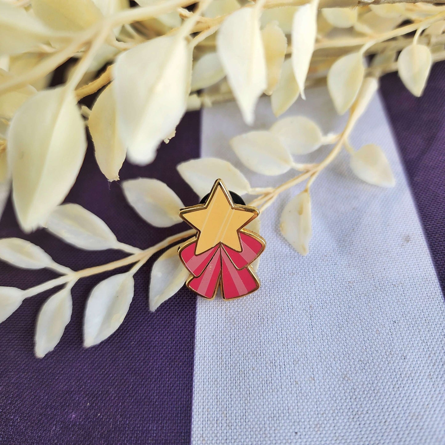 Risu Komori - Star Enamel Pin